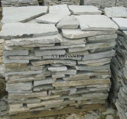 Laisvų gamtinių formų skaldytas akmuo gneisas B5