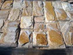 Laisvų gamtinių formų skaldytas akmuo gneisas Glits A