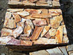 Laisvų gamtinių formų skaldytas akmuo gneisas CV2