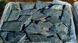 Laisvų gamtinių formų skaldytas akmuo gneisas F2
