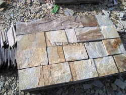 Laisvų gamtinių formų skaldytas akmuo gneisas I3 20 cm x FL